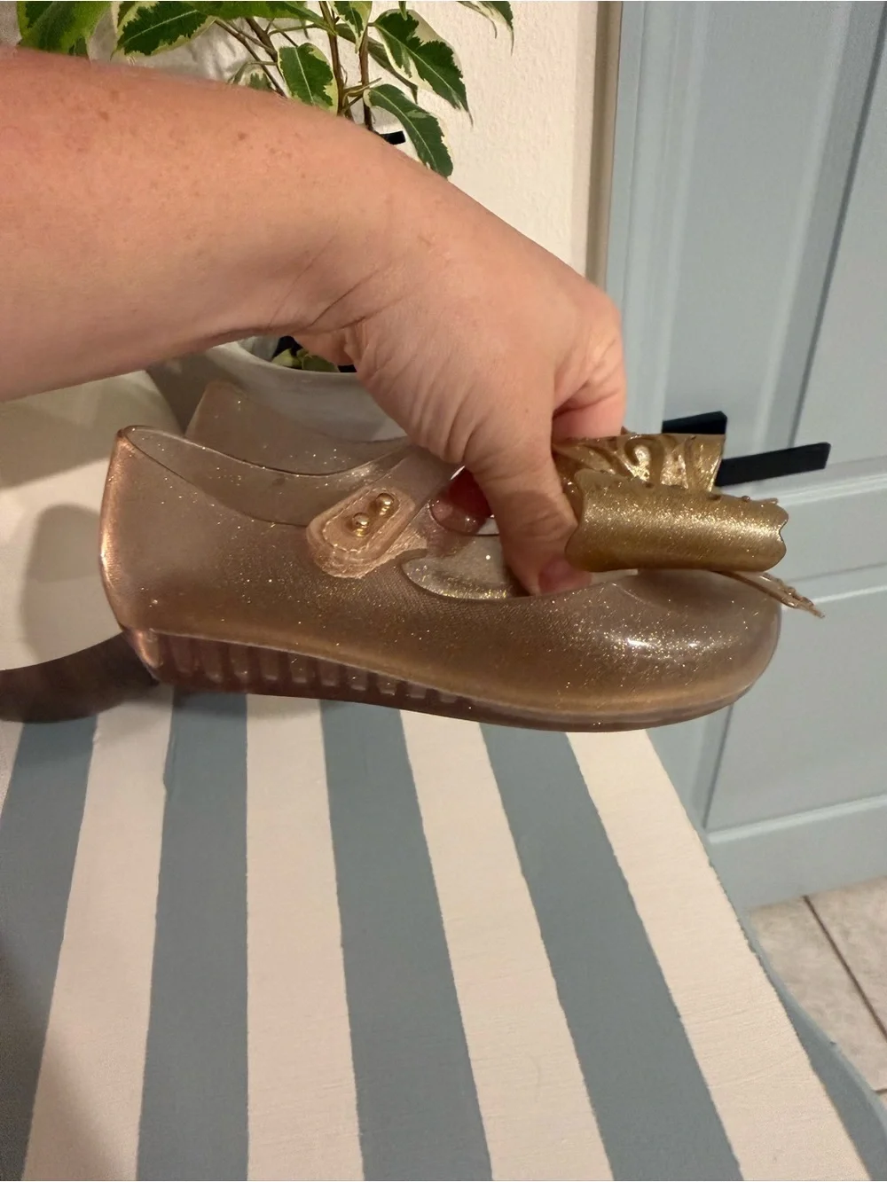 Mini Melissa Girls' Gold Glitter Bow Jelly Flats